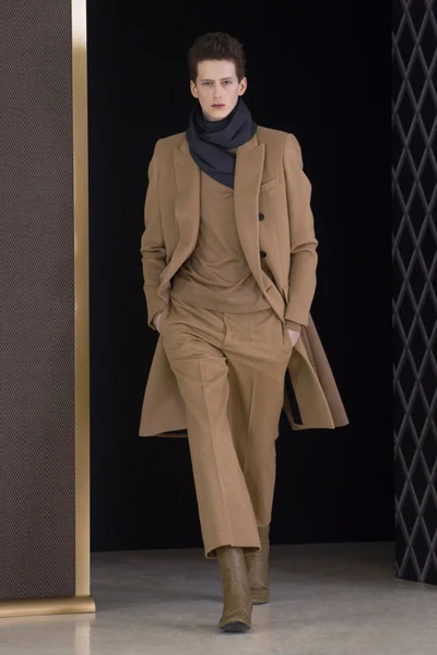 Look 17